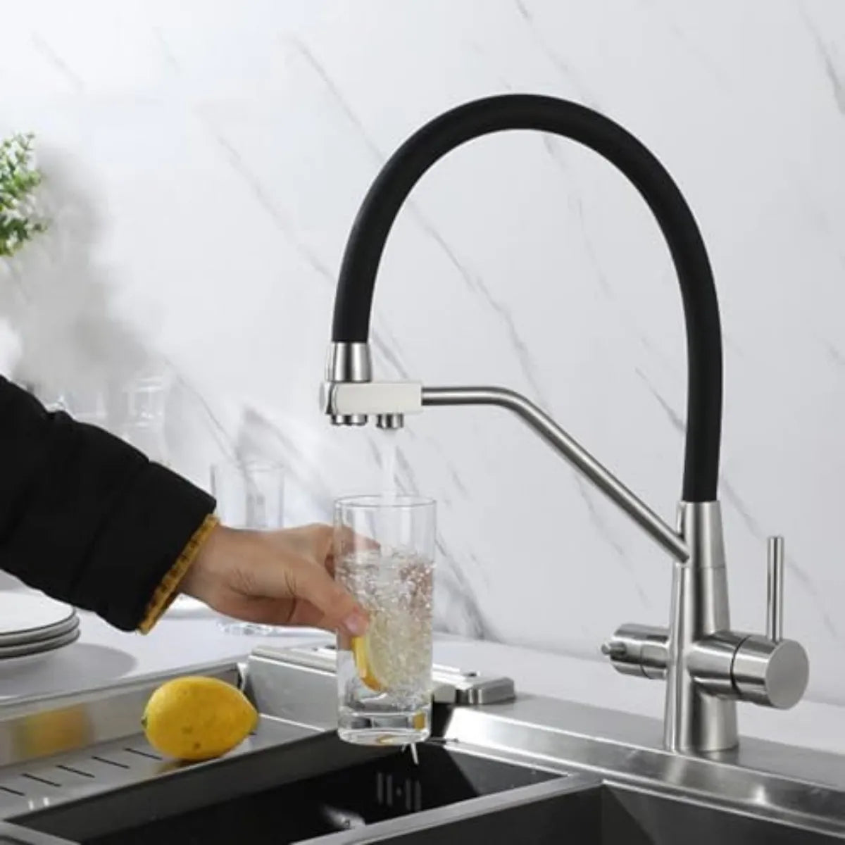 Modern Brass Kitchen Faucet with Pull-Out Filtered Water – Hot & Cold
