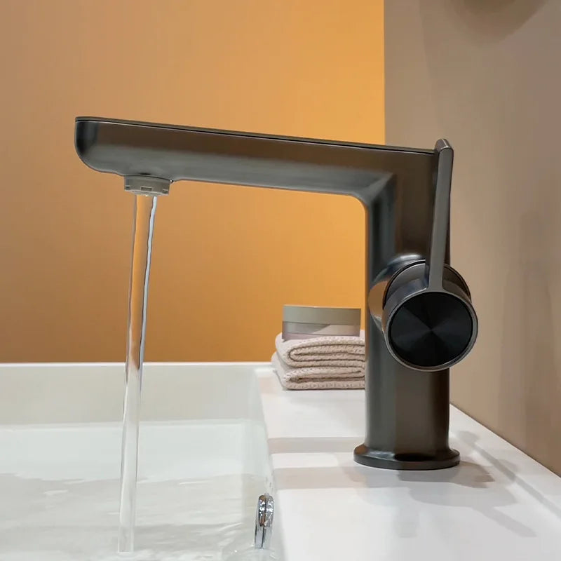 Elegant Zinc Alloy Bathroom Sink Faucet – Hot & Cold, Single Hole