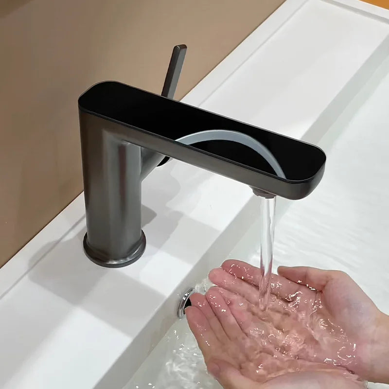 Elegant Zinc Alloy Bathroom Sink Faucet – Hot & Cold, Single Hole